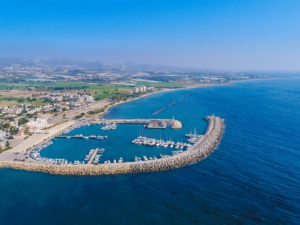 ويز اير تطلق رحلات جديدة إلى لارنكا ومنتجع مدينة الأحلام المتوسطي هدف للزوار