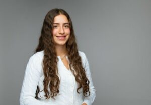  طالبة في دبي تطلق منصة جديدة للتعبير العاطفي