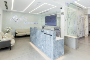 زييدا شاريبوفا بمفهوم العناية وثلاث وجهات تجمع التجميل، طب الأسنان، والبيوتي لاونج